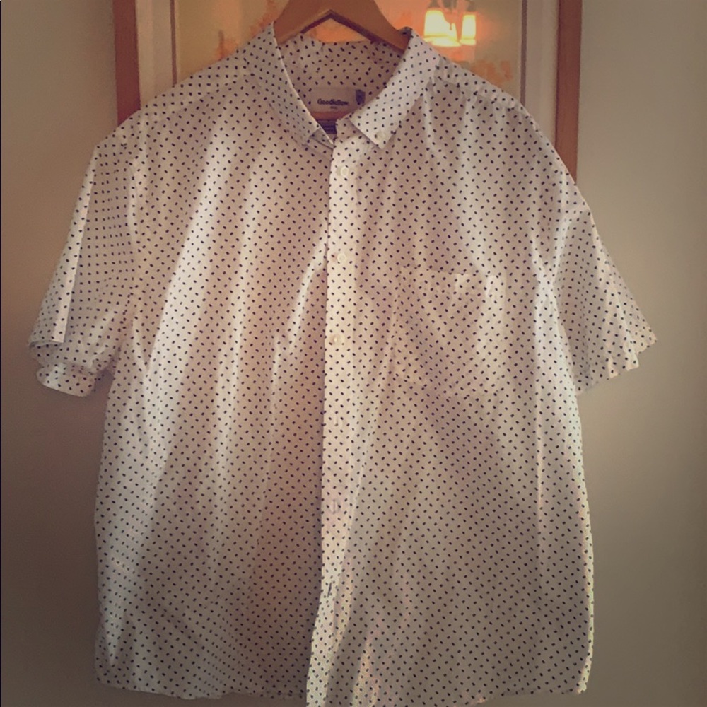 Short sleeve button down